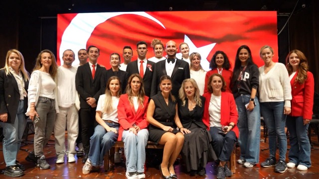 Anabilim Eğitim Kurumları SahnesindeCumhuriyet Destanı Bir Kez Daha Hayat Buldu!